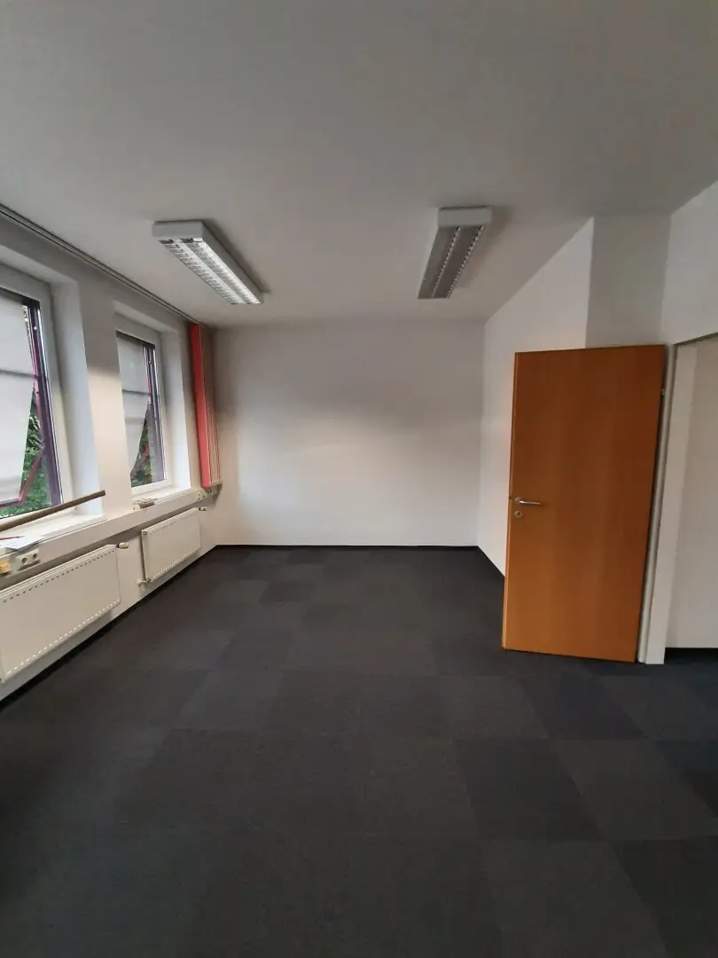 Moderne Bürofläche in Ried mit 2 PKW-Stellplätzen!