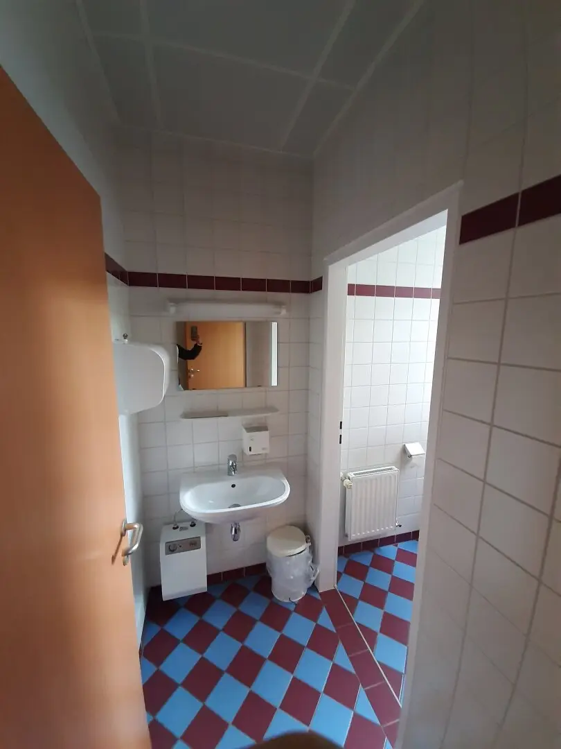 Moderne Bürofläche in Ried mit 2 PKW-Stellplätzen!