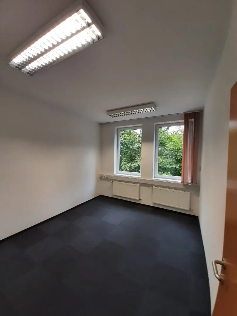Moderne Bürofläche in Ried mit 2 PKW-Stellplätzen!