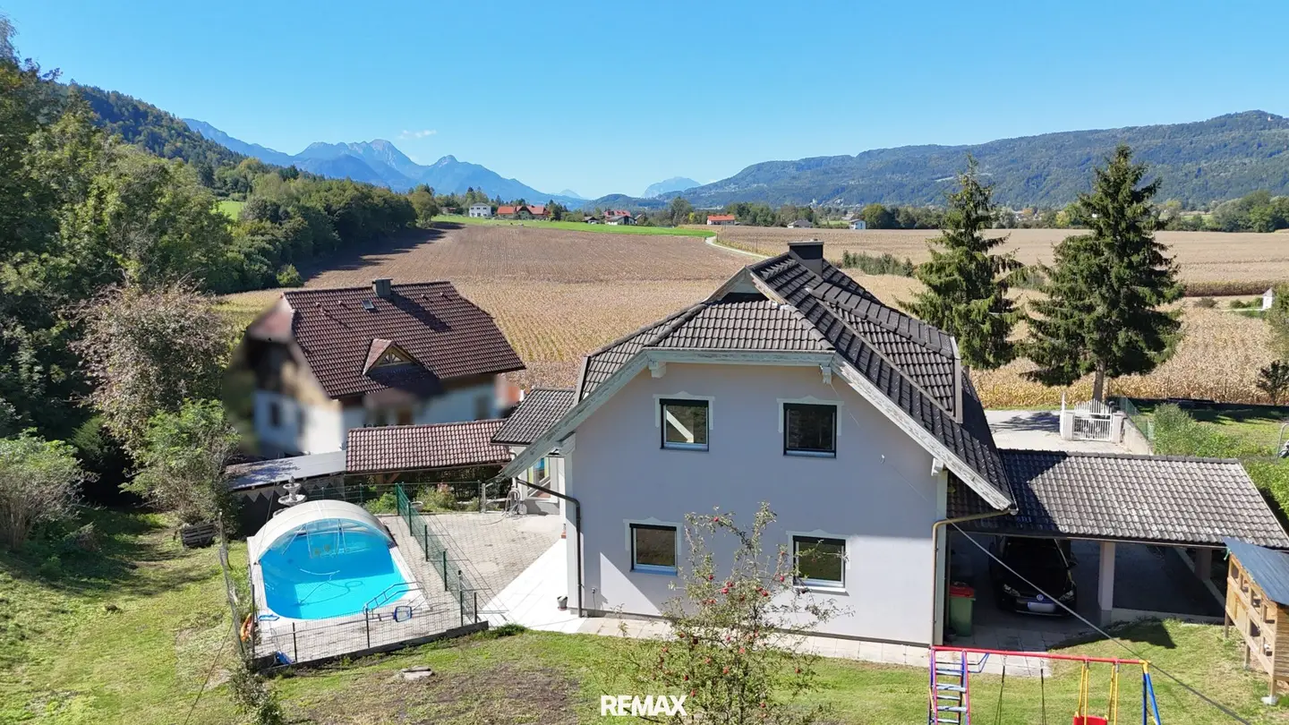 Spacious living with plenty of open space, single-family house on a spacious plot in Dornach