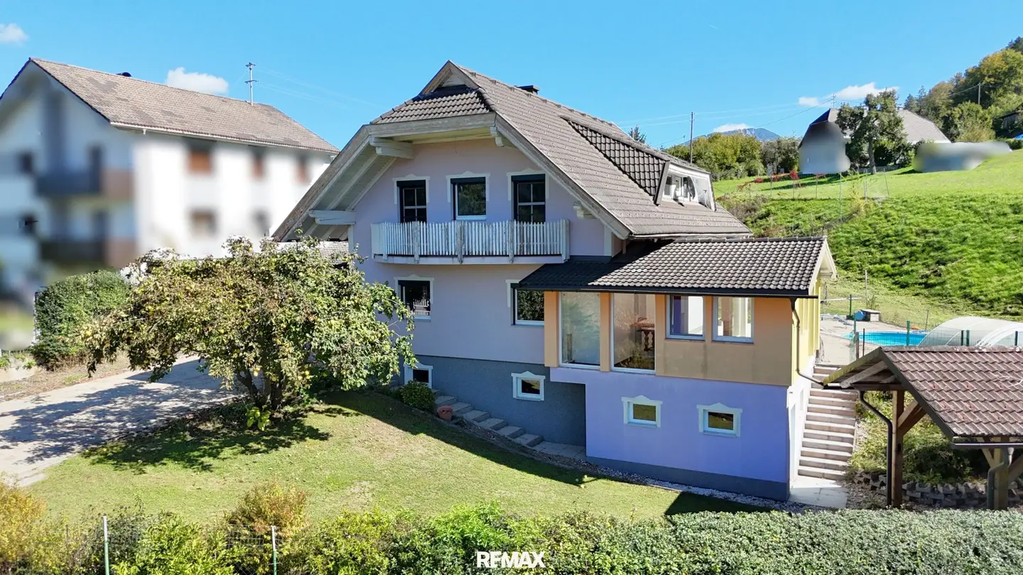 Spacious living with plenty of open space, single-family house on a spacious plot in Dornach