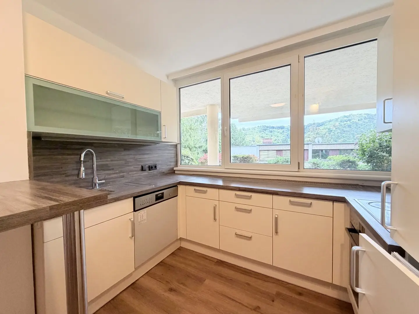 Spacious 4-room apartment, affordable, quiet and close to Vienna