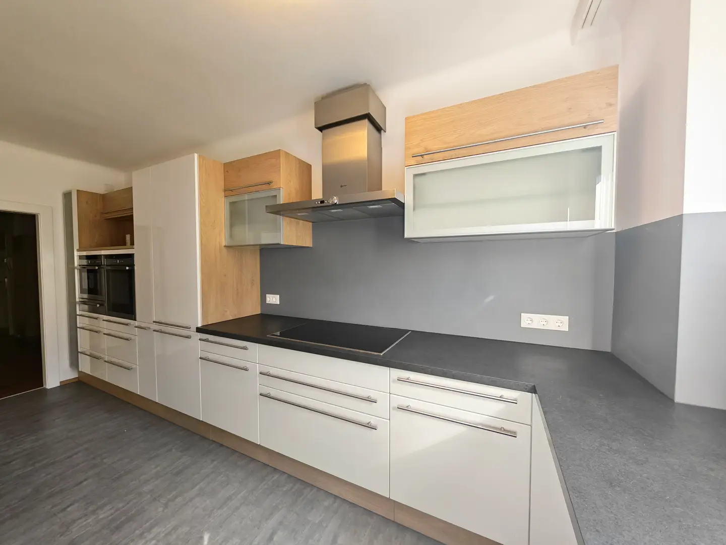 Teilbare hochwertig ausgestattete Wohnung mit Garage