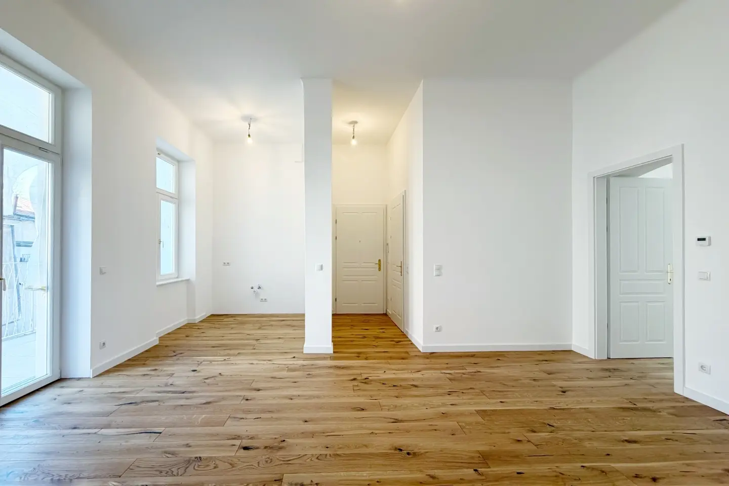 Elegant ground floor apartment on the pedestrian zone with high ceilings
