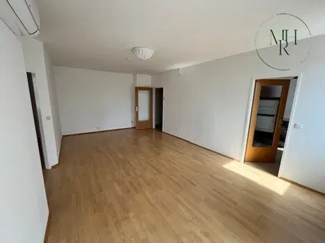 Gut aufgeteilte 3-Zimmer Wohnung nahe Landesklinikum inkl. Garagenstellplatz