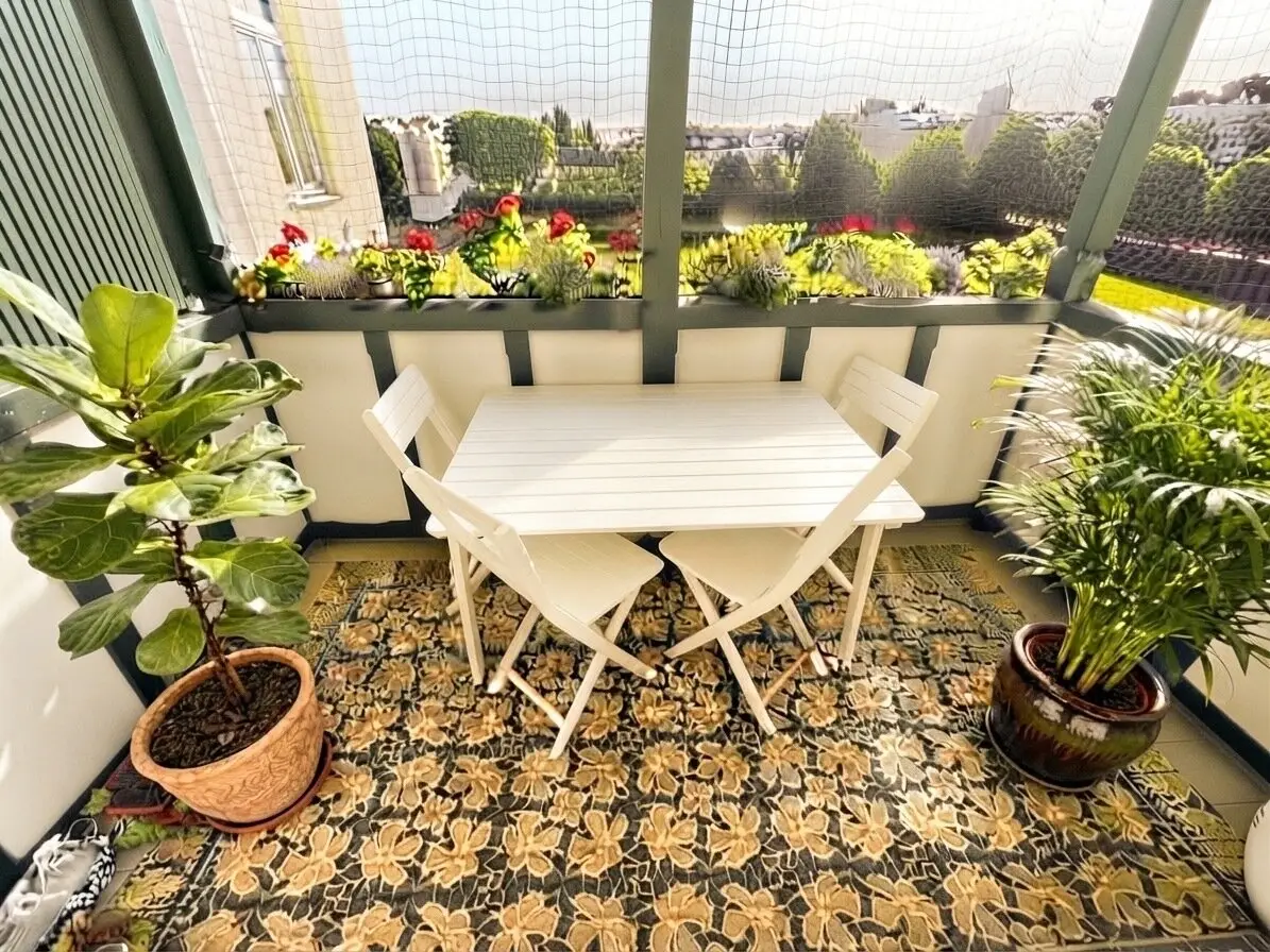 LICHTDURCHFLUTETE WOHNUNG MIT BALKON BEI SCHÖNBRUNN