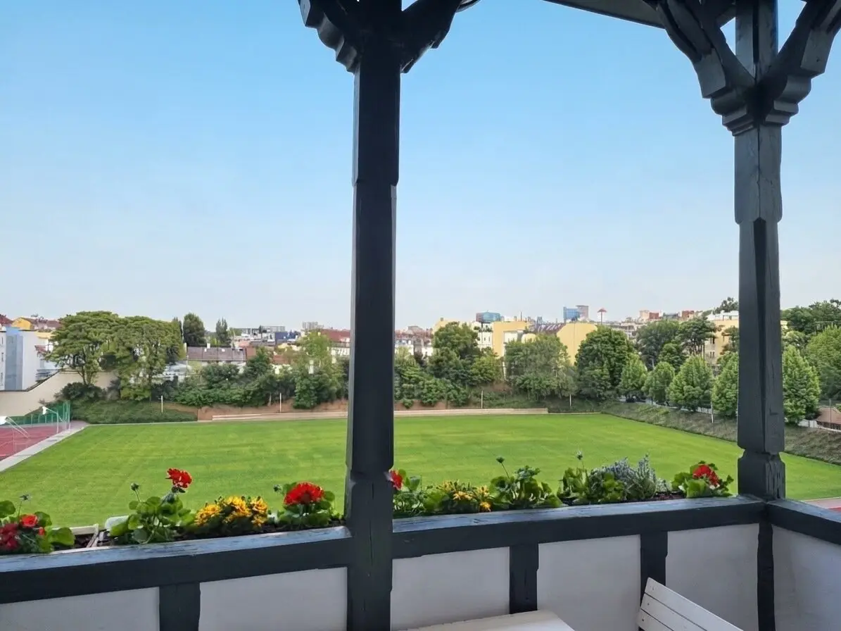Bright apartment with balcony near Schönbrunn