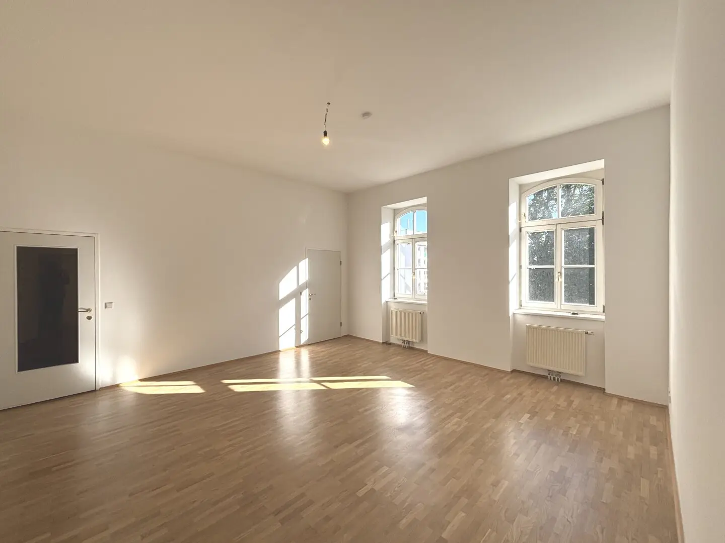 1160! Renovated 4-room apartment near U3 Station Ottakring from November 26!