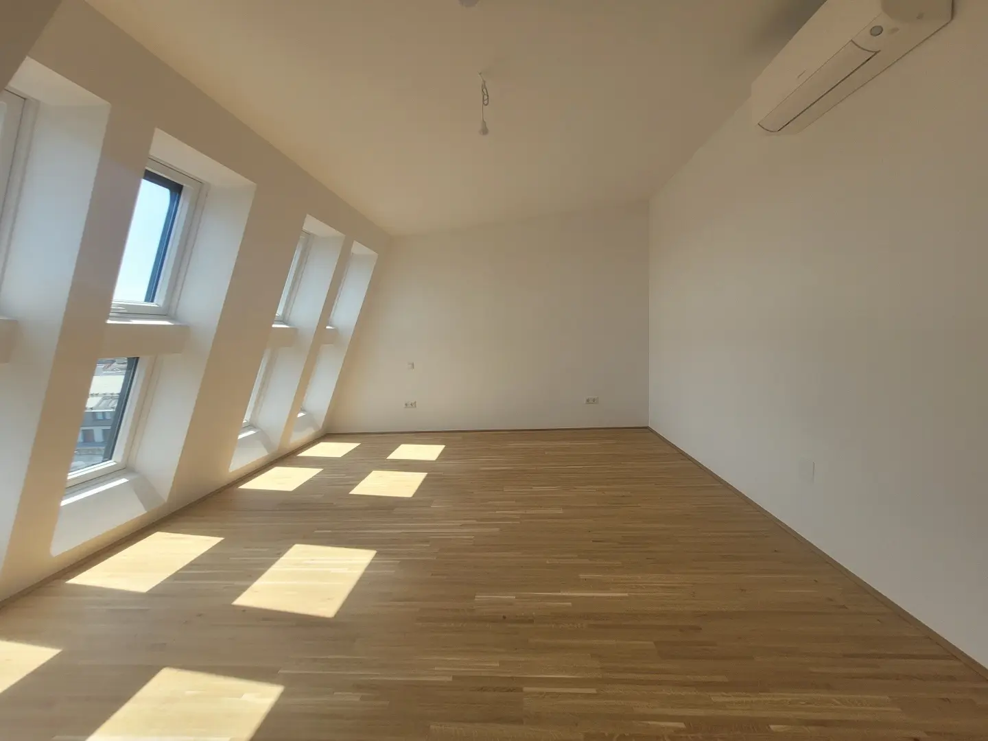 Erstbezug Dachgeschosswohnung mit privater Terrasse