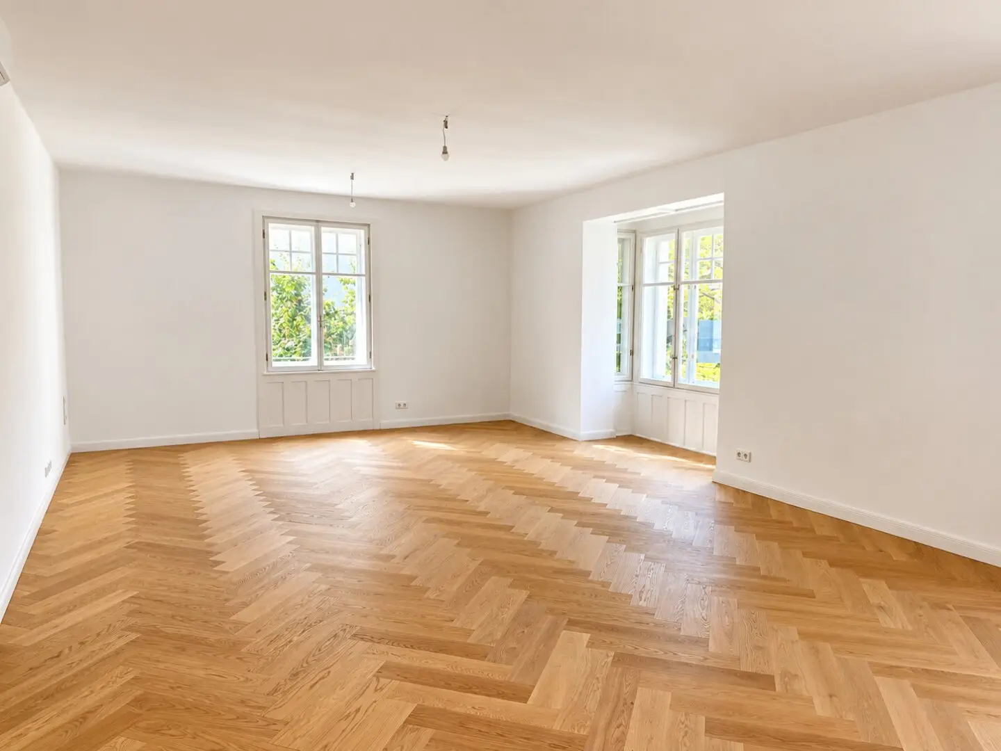Air-conditioned period apartment with 6 rooms, balcony &amp; loggia – near Schloss Schönbrunn