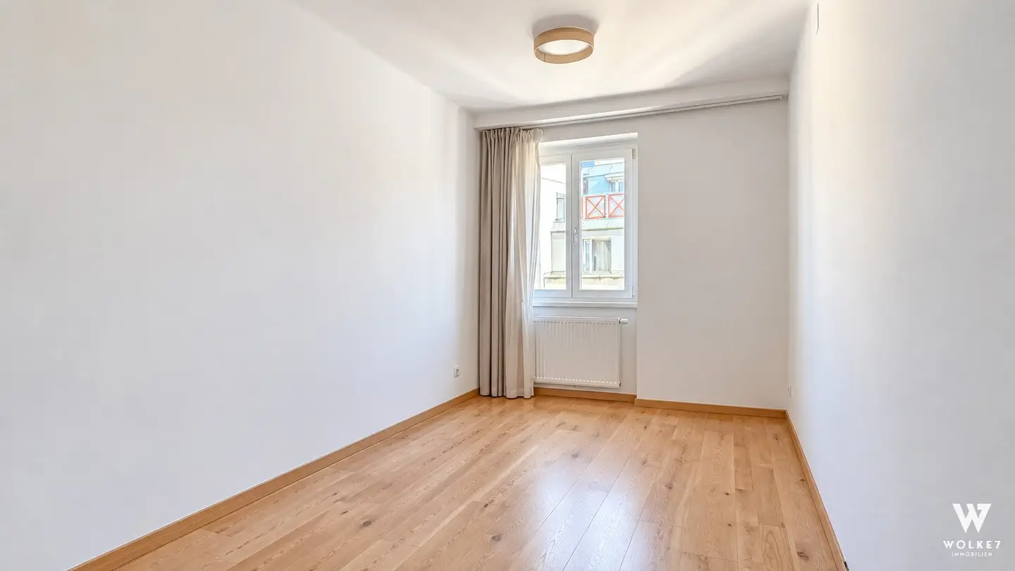 Bright 2.5-room attic apartment | Karmeliterplatz | completely renovated 2022 | Near Vienna city center