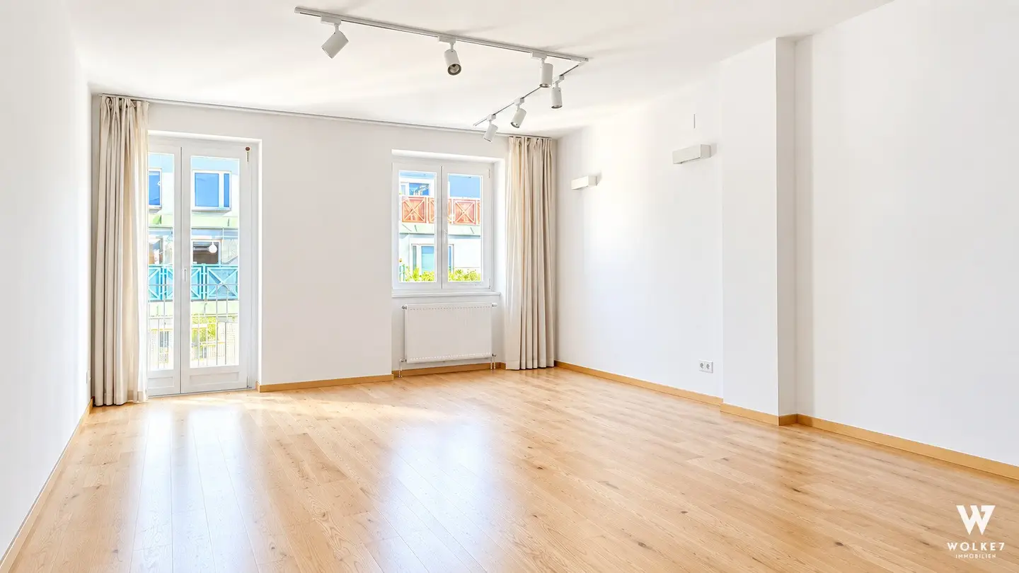 Bright 2.5-room attic apartment | Karmeliterplatz | completely renovated 2022 | Near Vienna city center
