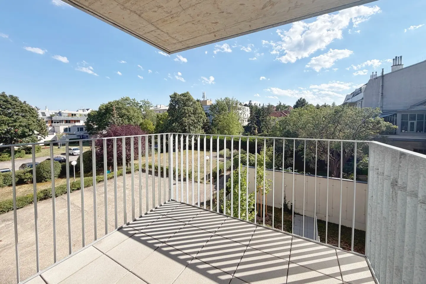 Neubauwohnung with balcony and communal garden