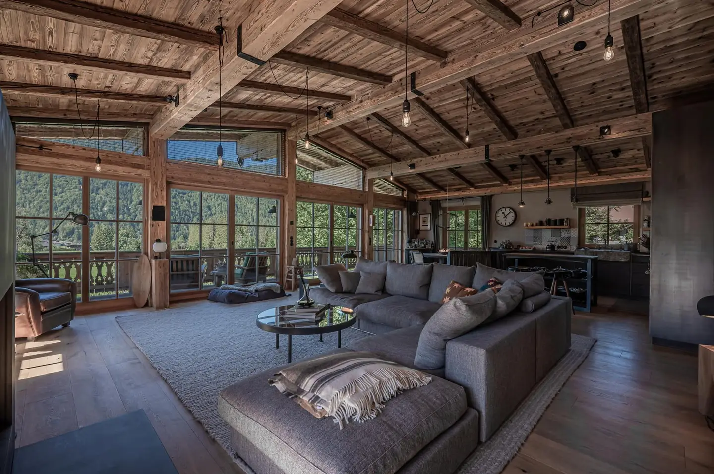 Apartment in peaceful alpine setting with mountain views