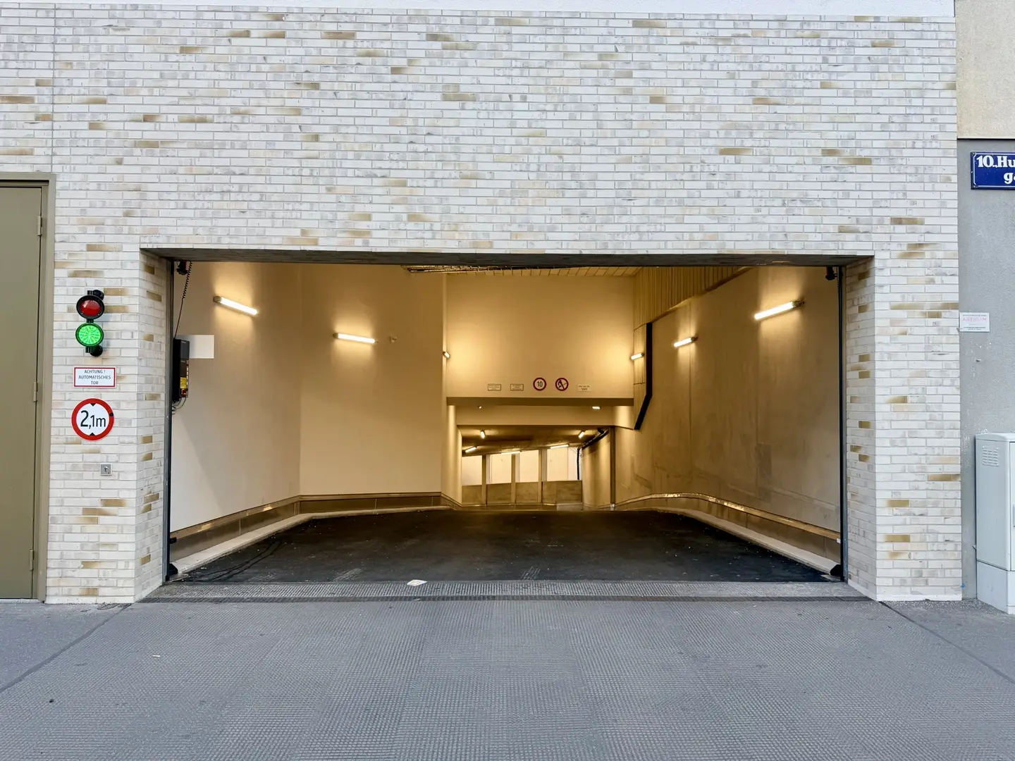 Modern parking space in underground garage near U1 Keplerplatz Garage