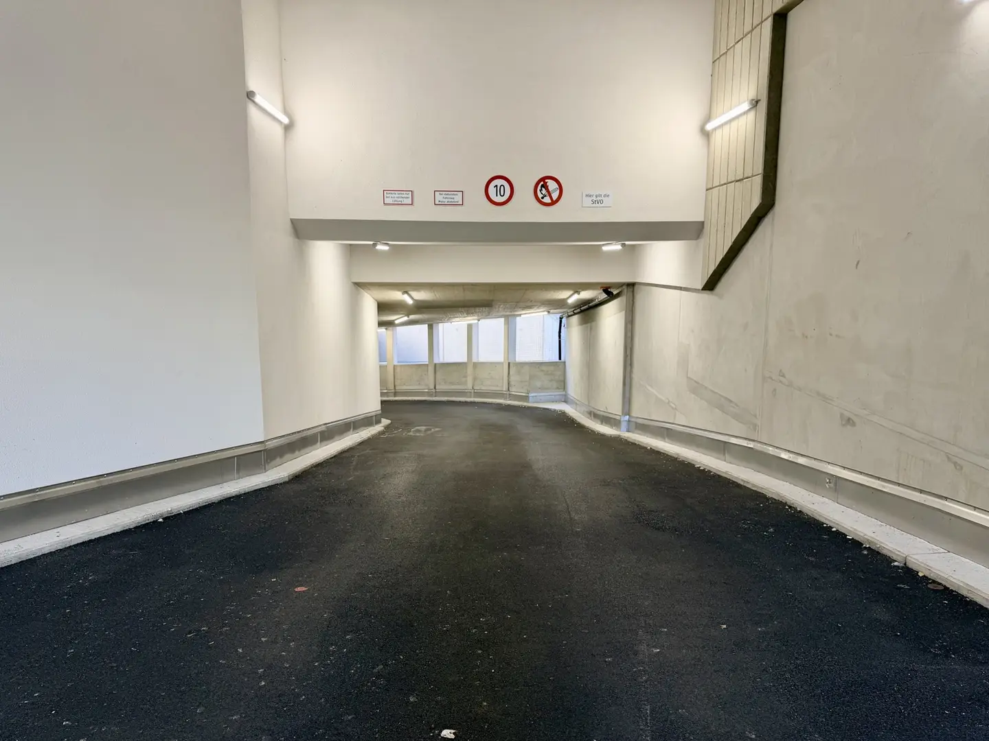 Modern parking space in underground garage near U1 Keplerplatz Garage