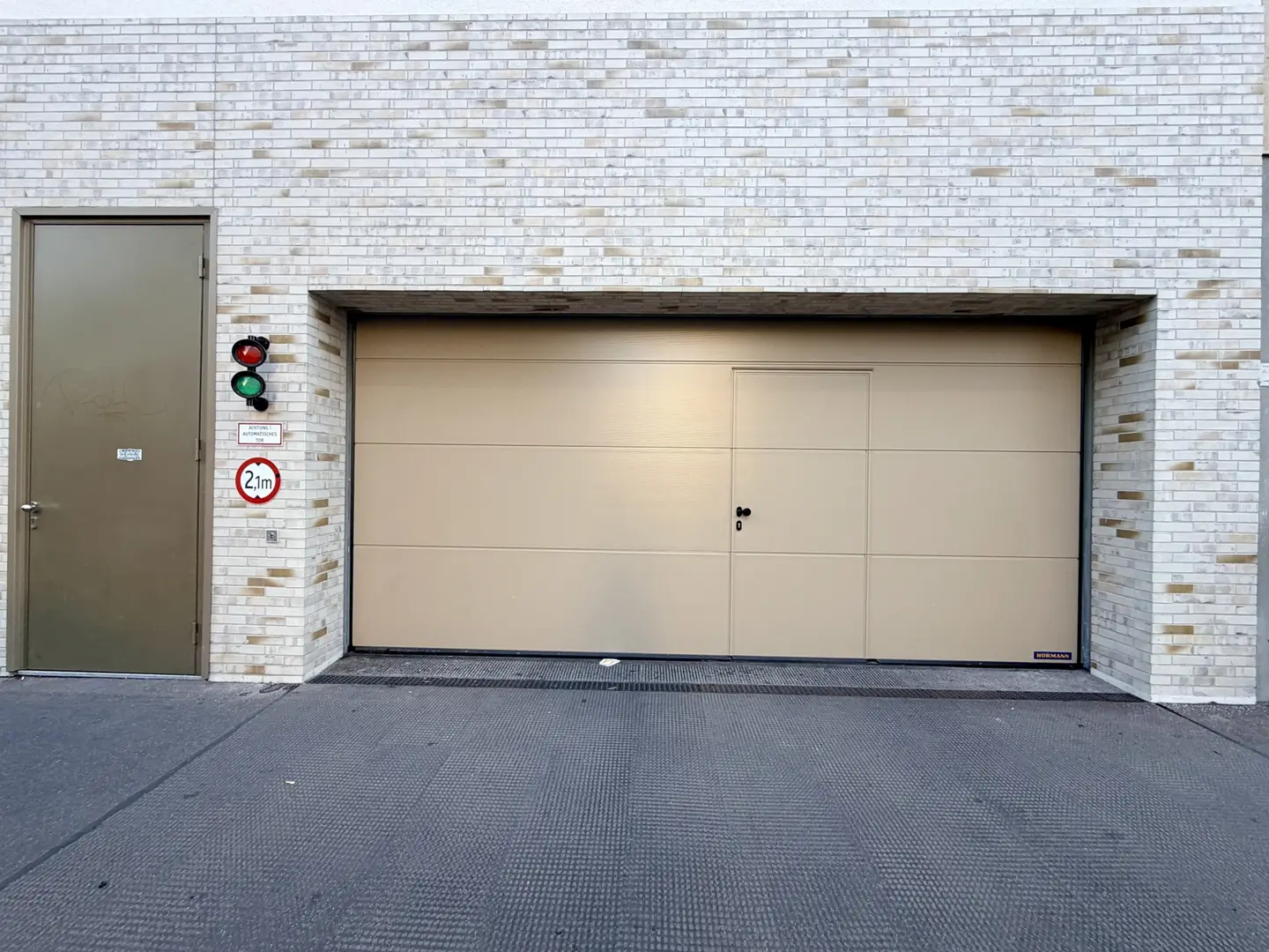 Modern parking space in underground garage near U1 Keplerplatz Garage