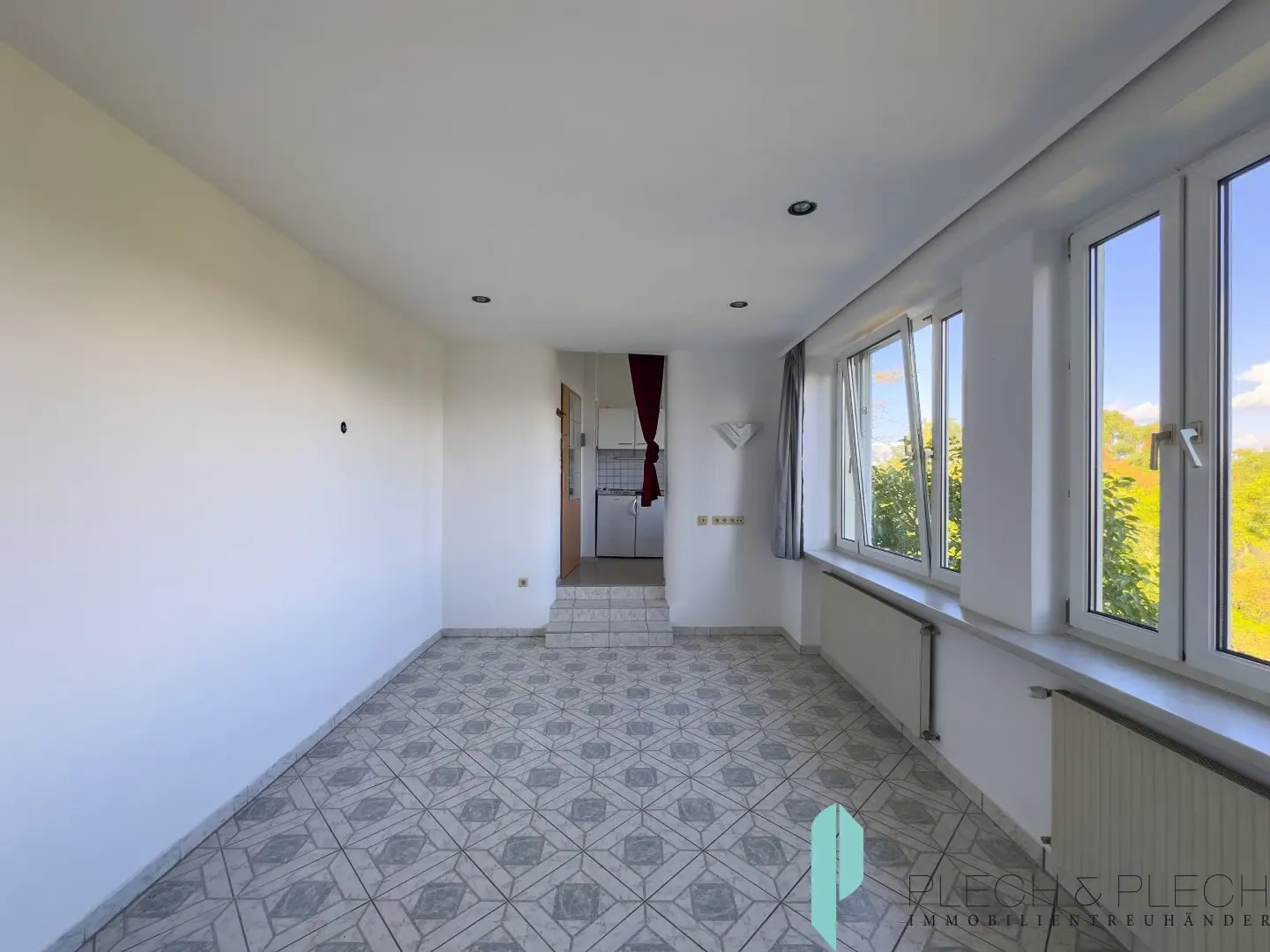 Provisionsfrei für den Mieter - 1 Zimmerwohnung / 1. Stock ohne Lift / Martinstraße