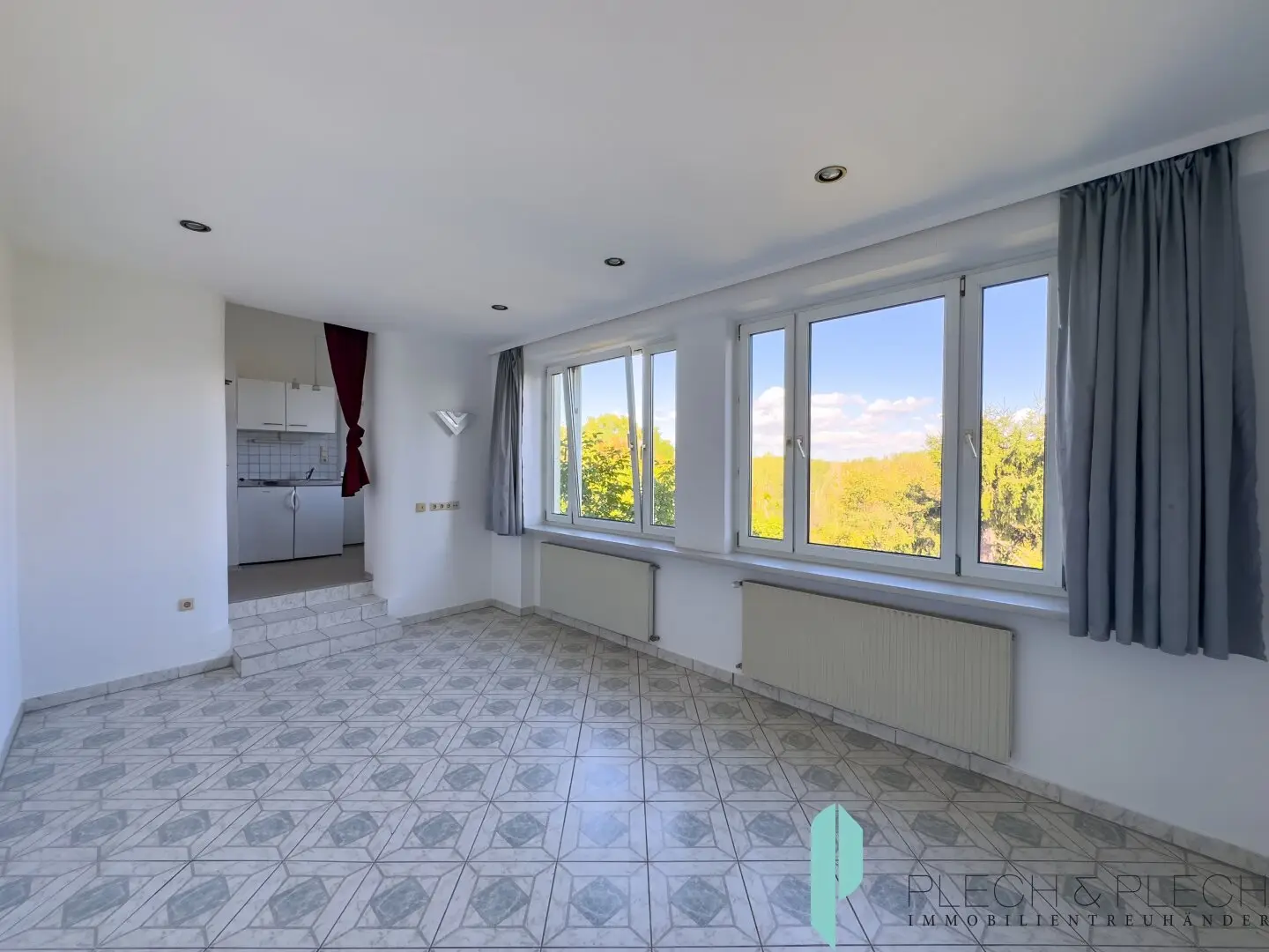 Provisionsfrei für den Mieter - 1 Zimmerwohnung / 1. Stock ohne Lift / Martinstraße