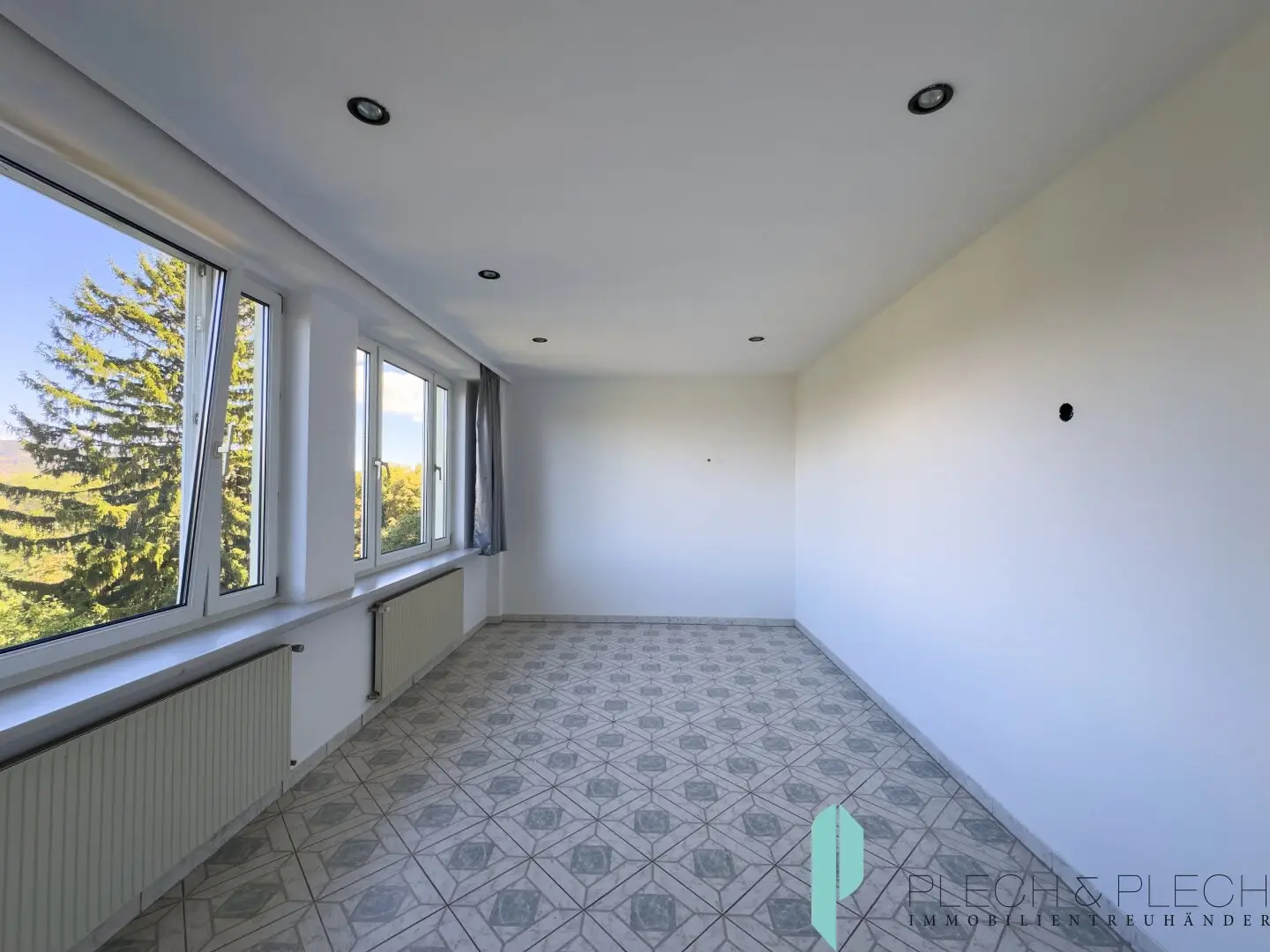 Provisionsfrei für den Mieter - 1 Zimmerwohnung / 1. Stock ohne Lift / Martinstraße