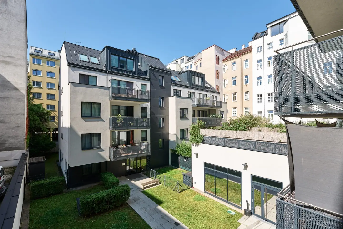 Moderne 2-Zimmerwohnung mit großzügigem Balkon zum ruhigen Innenhof!