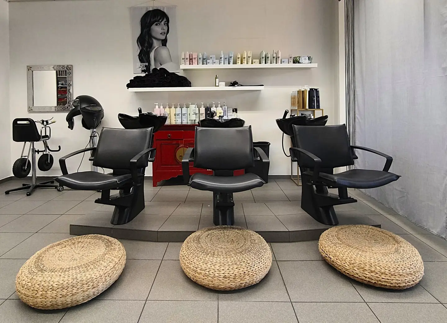 Friseurgeschäft mit einer Wohnung zuzüglich drei Tiefgaragenplätze in Dornbirn
