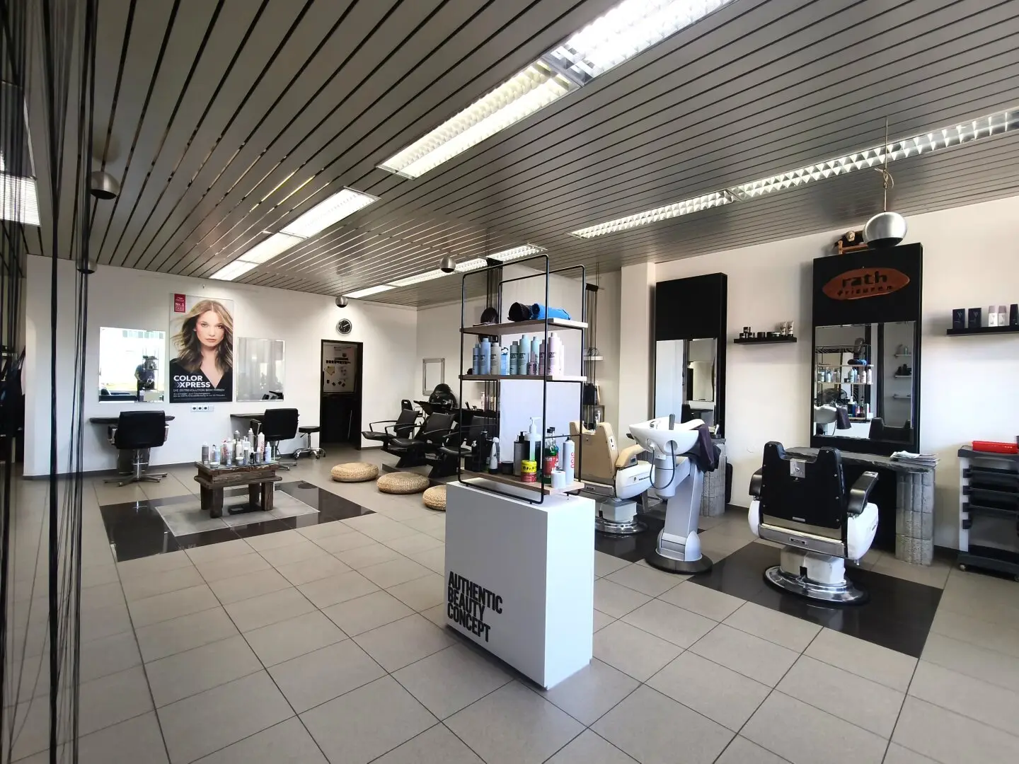 Friseurgeschäft mit einer Wohnung zuzüglich drei Tiefgaragenplätze in Dornbirn