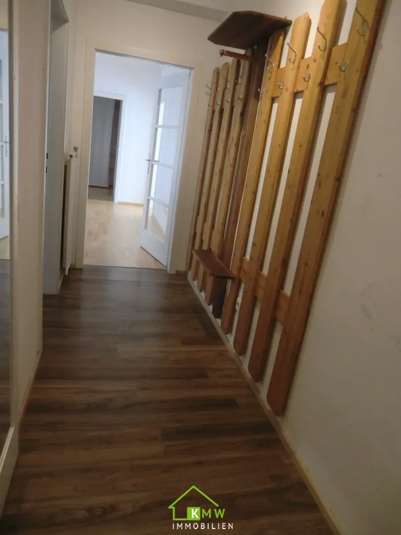 Bright 3 room apartment with balcony in pleasant residential location