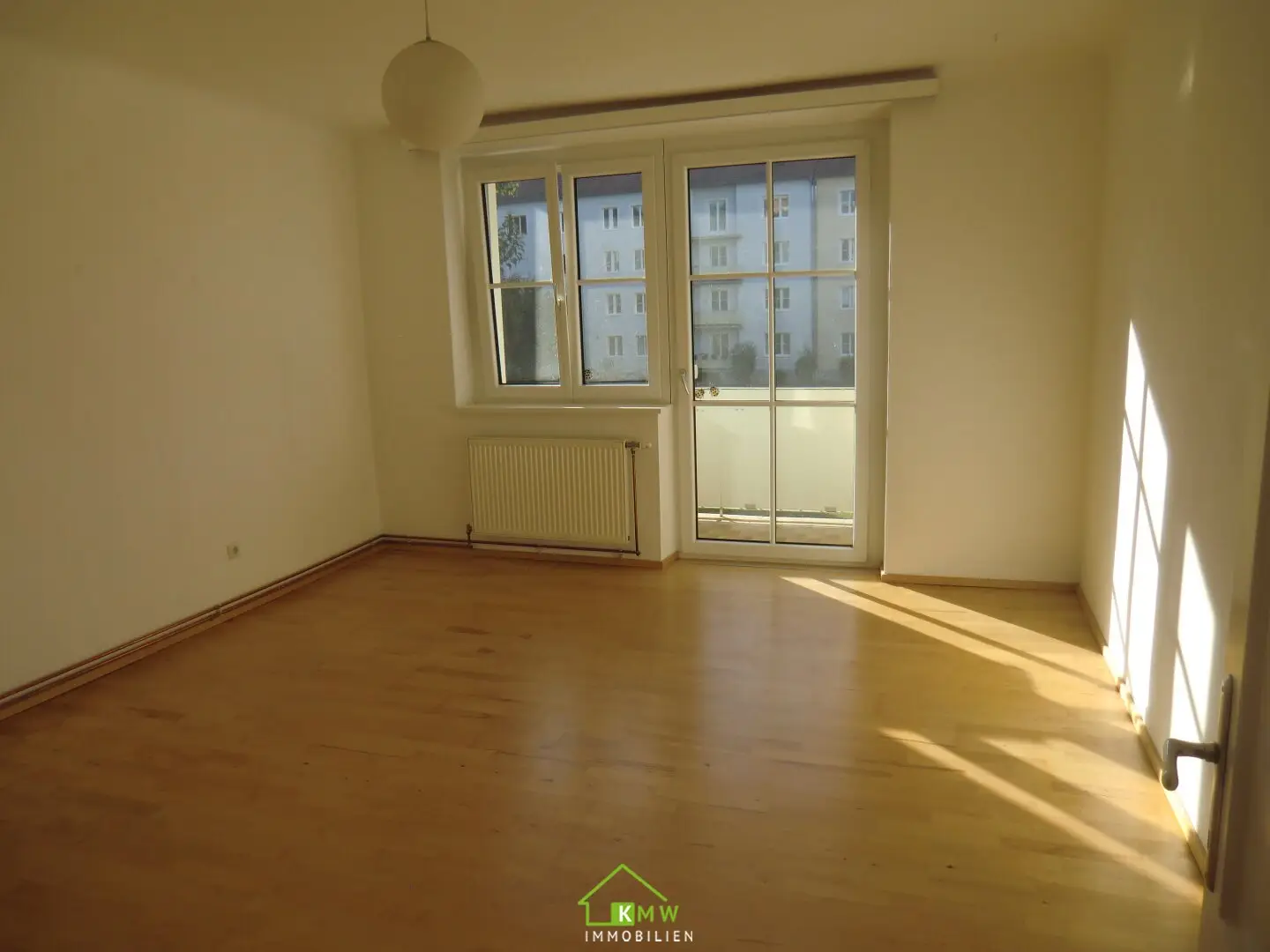 Bright 3 room apartment with balcony in pleasant residential location