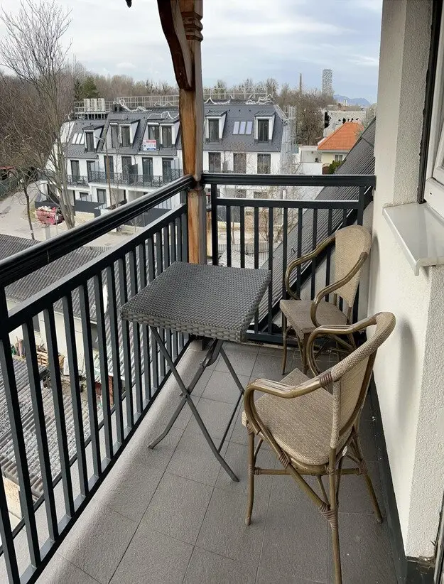 Beeindruckende 3 Wohneinheiten mit Terrasse und Garten
