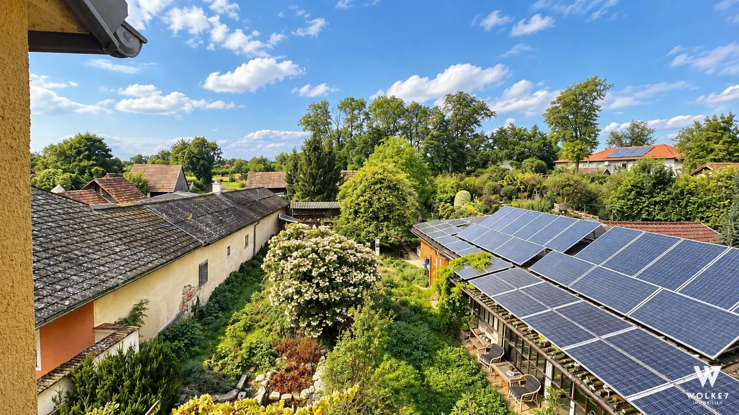 Leben am Wagram: Großzügiges Haus mit Indoor-Pool, Weinkeller und Obstgarten auf ca. 1.446 m² Grund