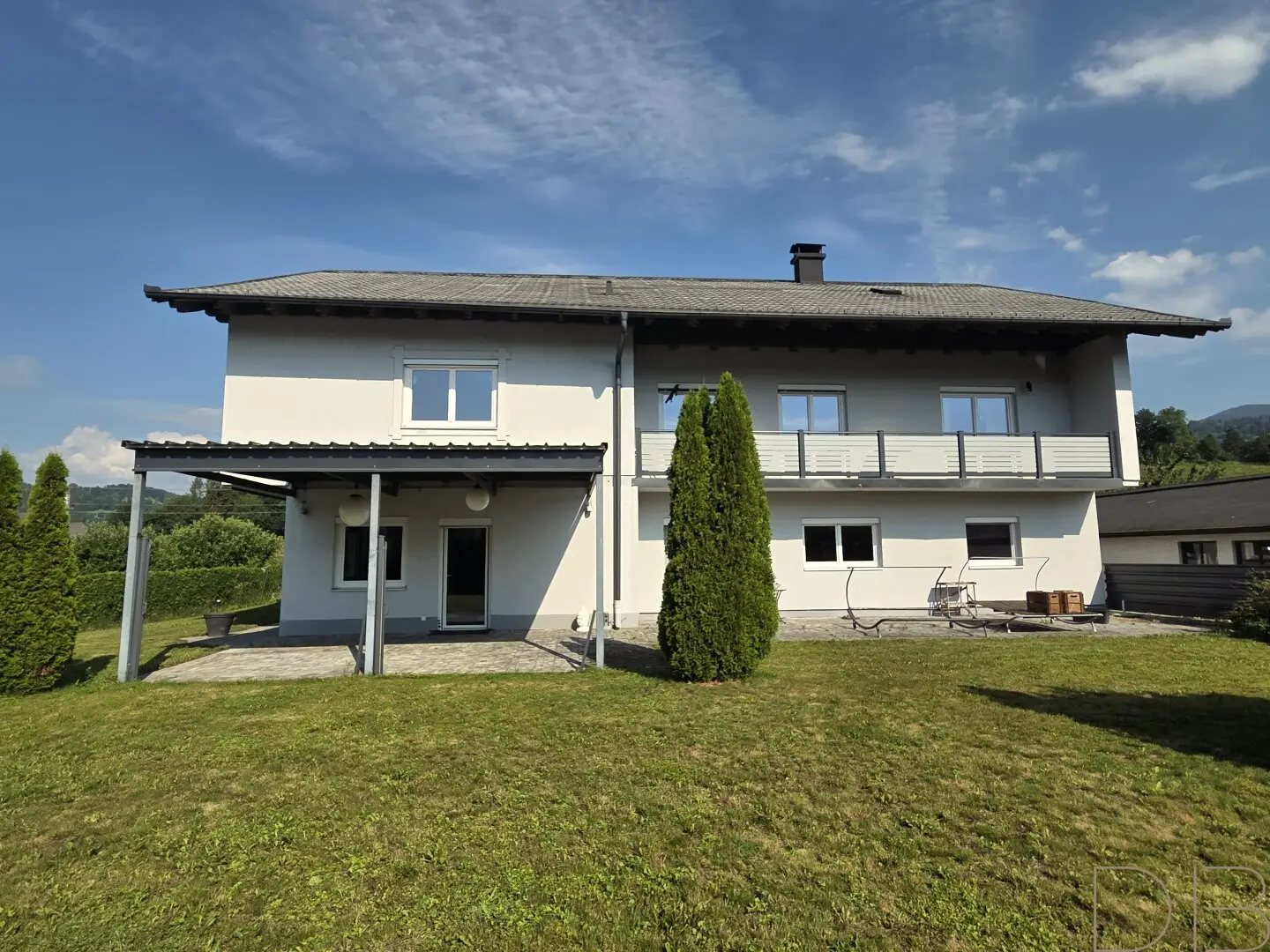 Family or investment property: Four high-quality equipped apartments, ready to move in