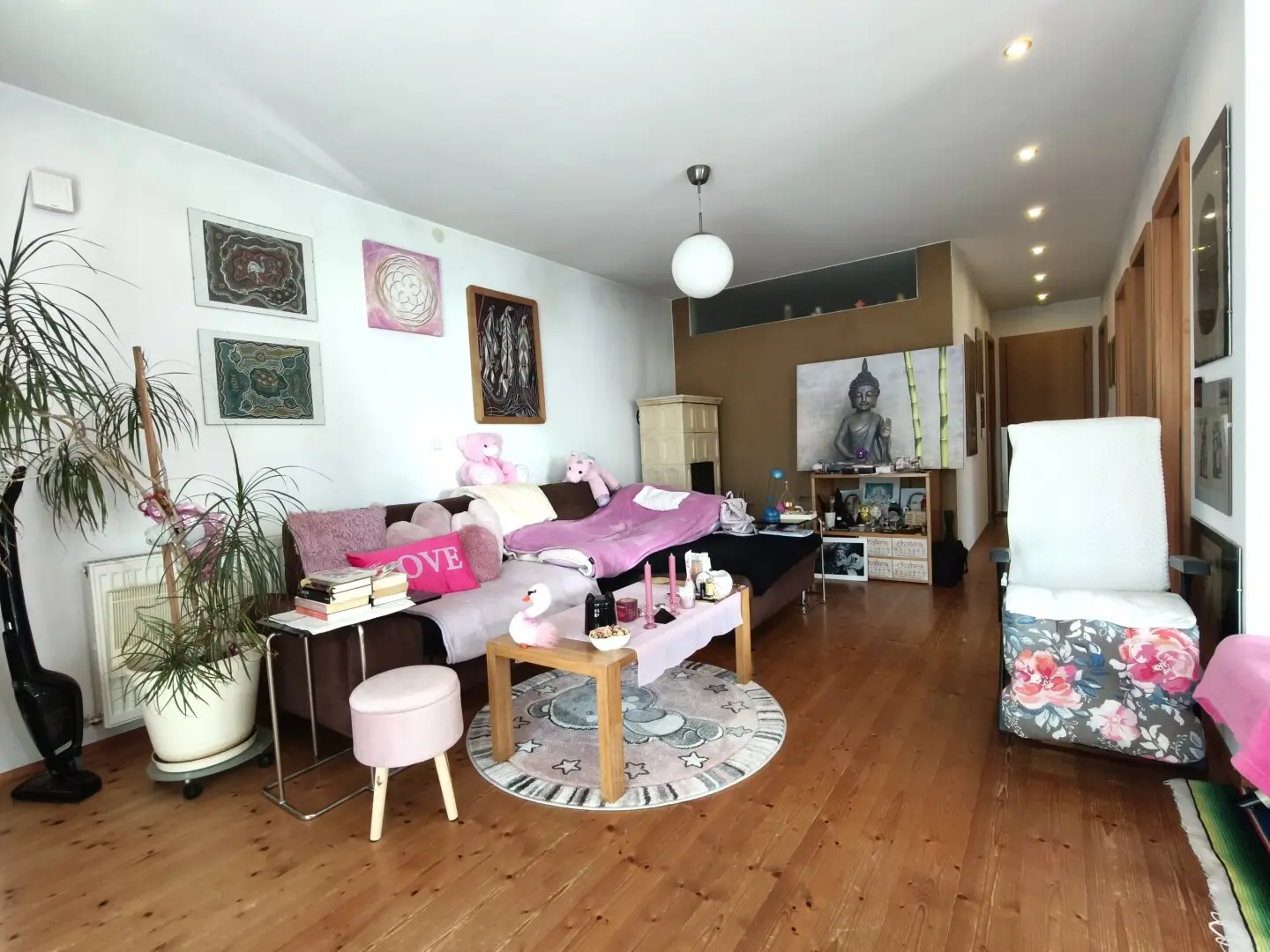 Geräumiges Haus mit einer Wohnung und eigenem Studio, z.B. für Yoga-Angebote in Dornbirn