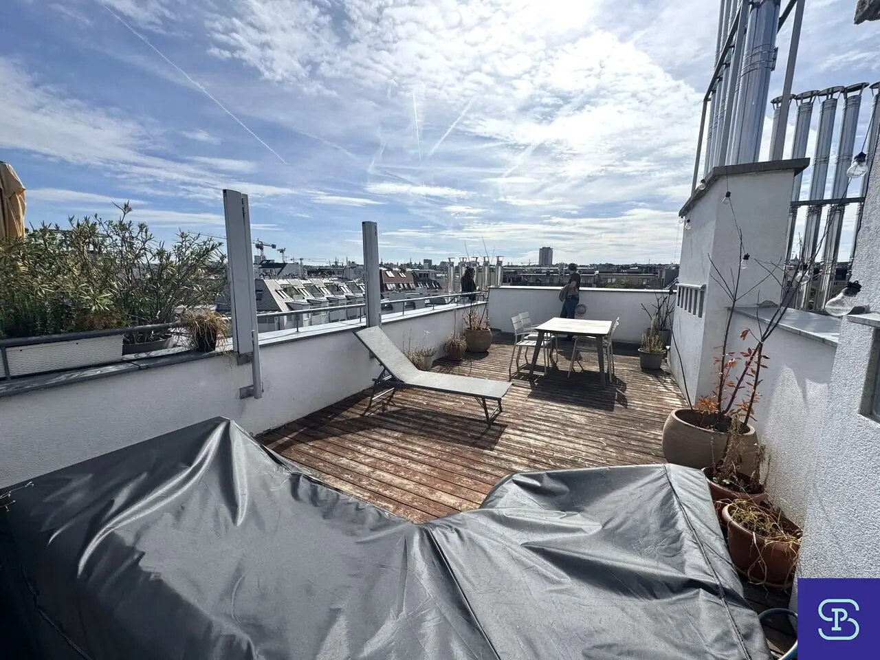 Stylish 67m² Attic Conversion plus 52m² Outdoor Areas and Fitted Kitchen - 1050 Vienna