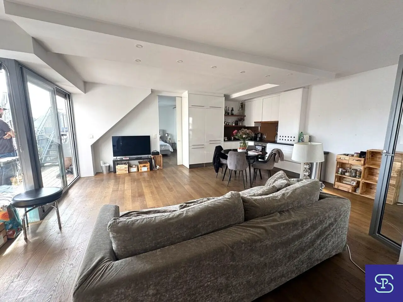 Stylish 67m² Attic Conversion plus 52m² Outdoor Areas and Fitted Kitchen - 1050 Vienna