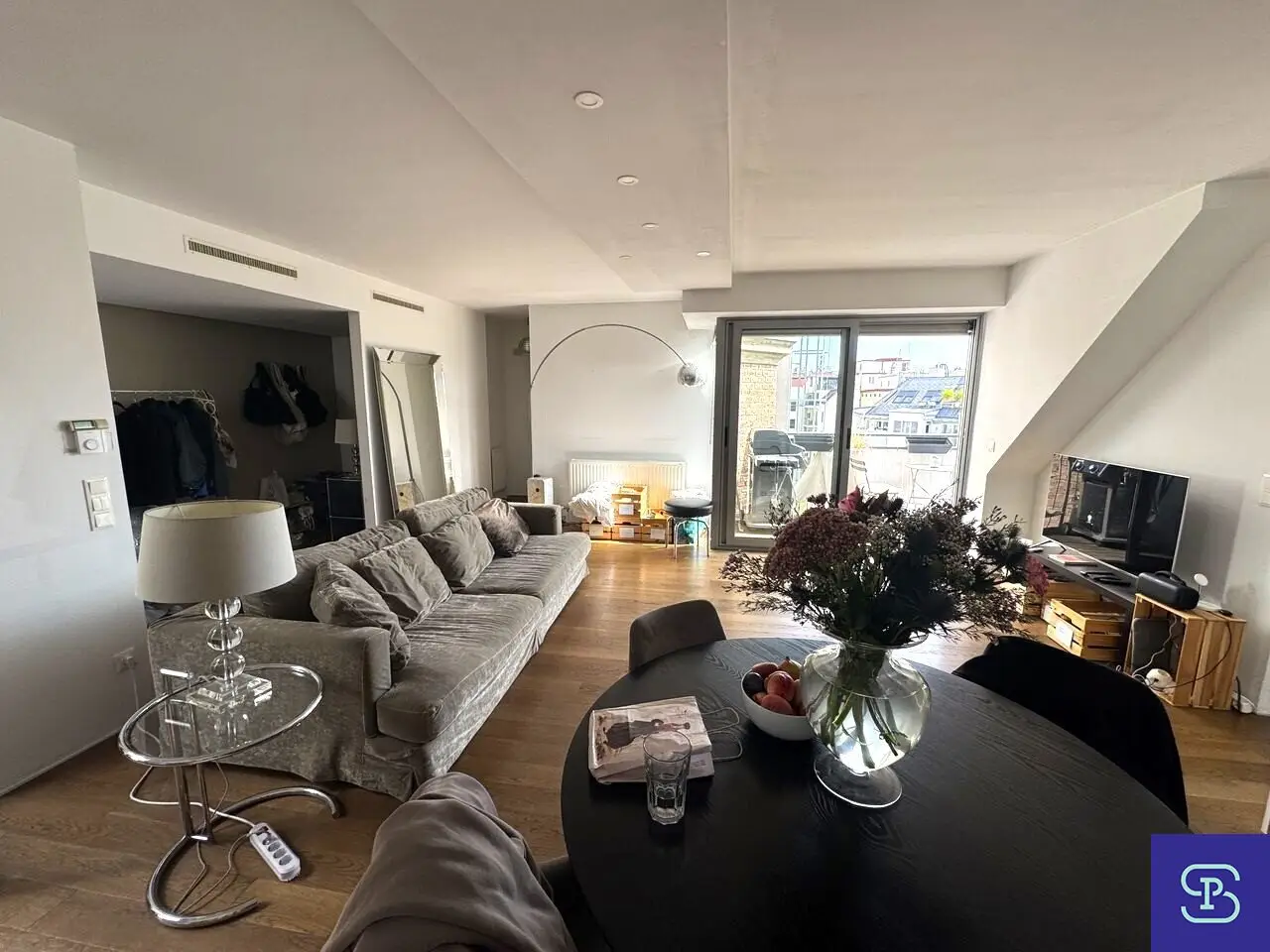 Stylish 67m² Attic Conversion plus 52m² Outdoor Areas and Fitted Kitchen - 1050 Vienna