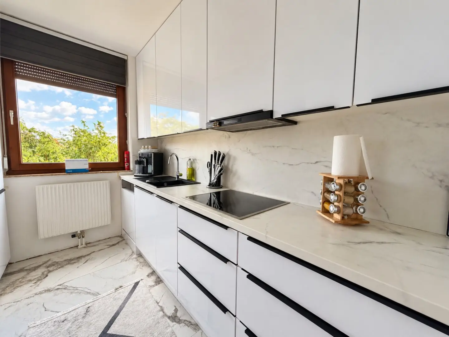 Modern renovated 4-room apartment with balcony overlooking greenery in Pottendorf