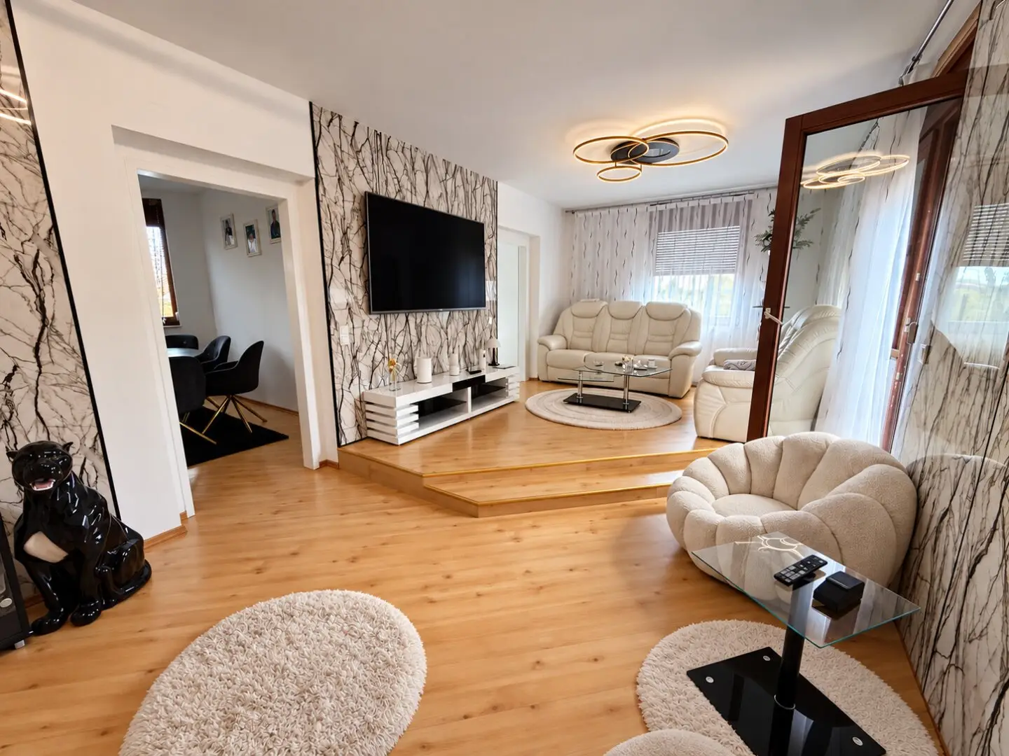 Modern renovated 4-room apartment with balcony overlooking greenery in Pottendorf