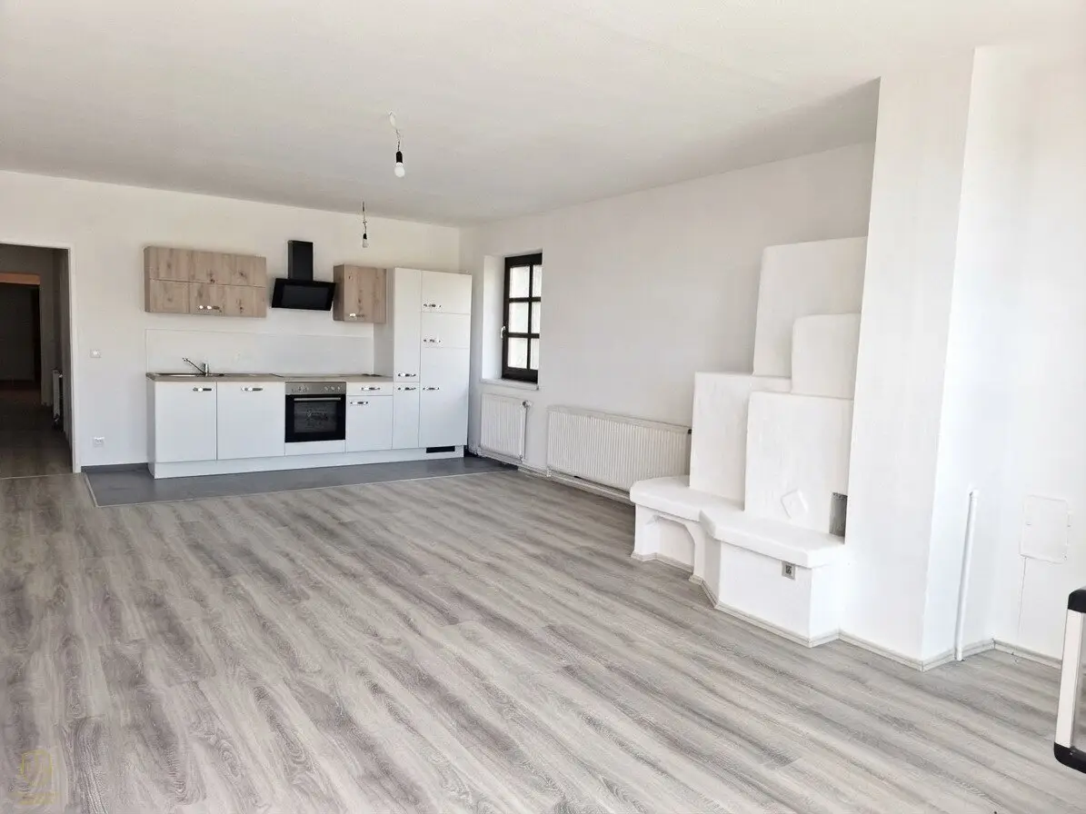 In Traisen: Apartment 88 m² renovated with large terrace and great view for only 119,000 € plus 7,000 € for parking space