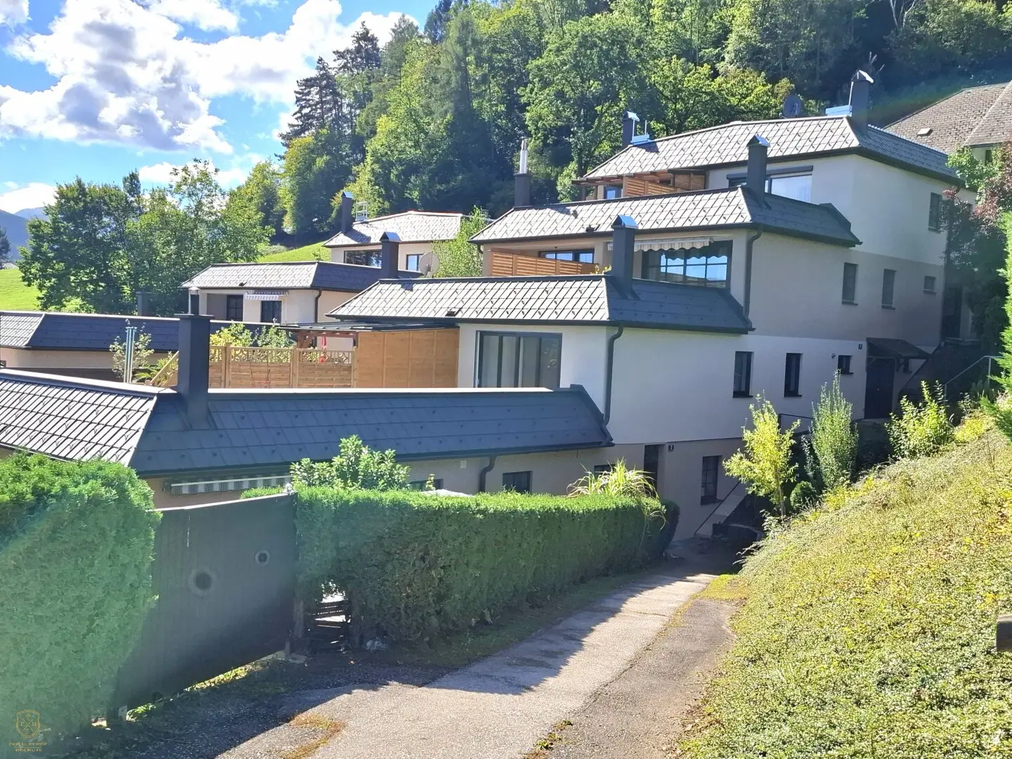 In Traisen: Apartment 88 m² renovated with large terrace and great view for only 119,000 € plus 7,000 € for parking space