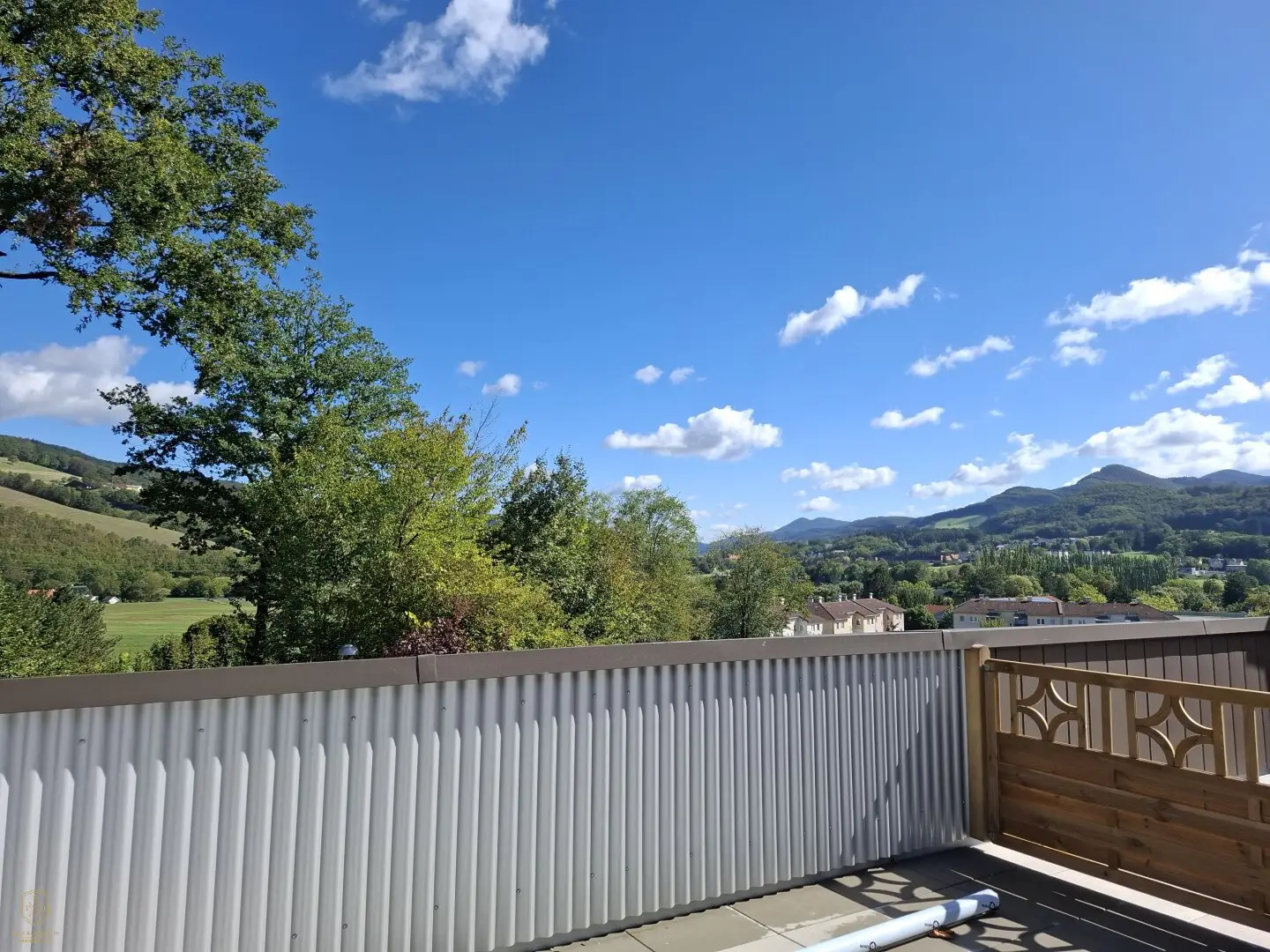 In Traisen: Apartment 88 m² renovated with large terrace and great view for only 119,000 € plus 7,000 € for parking space