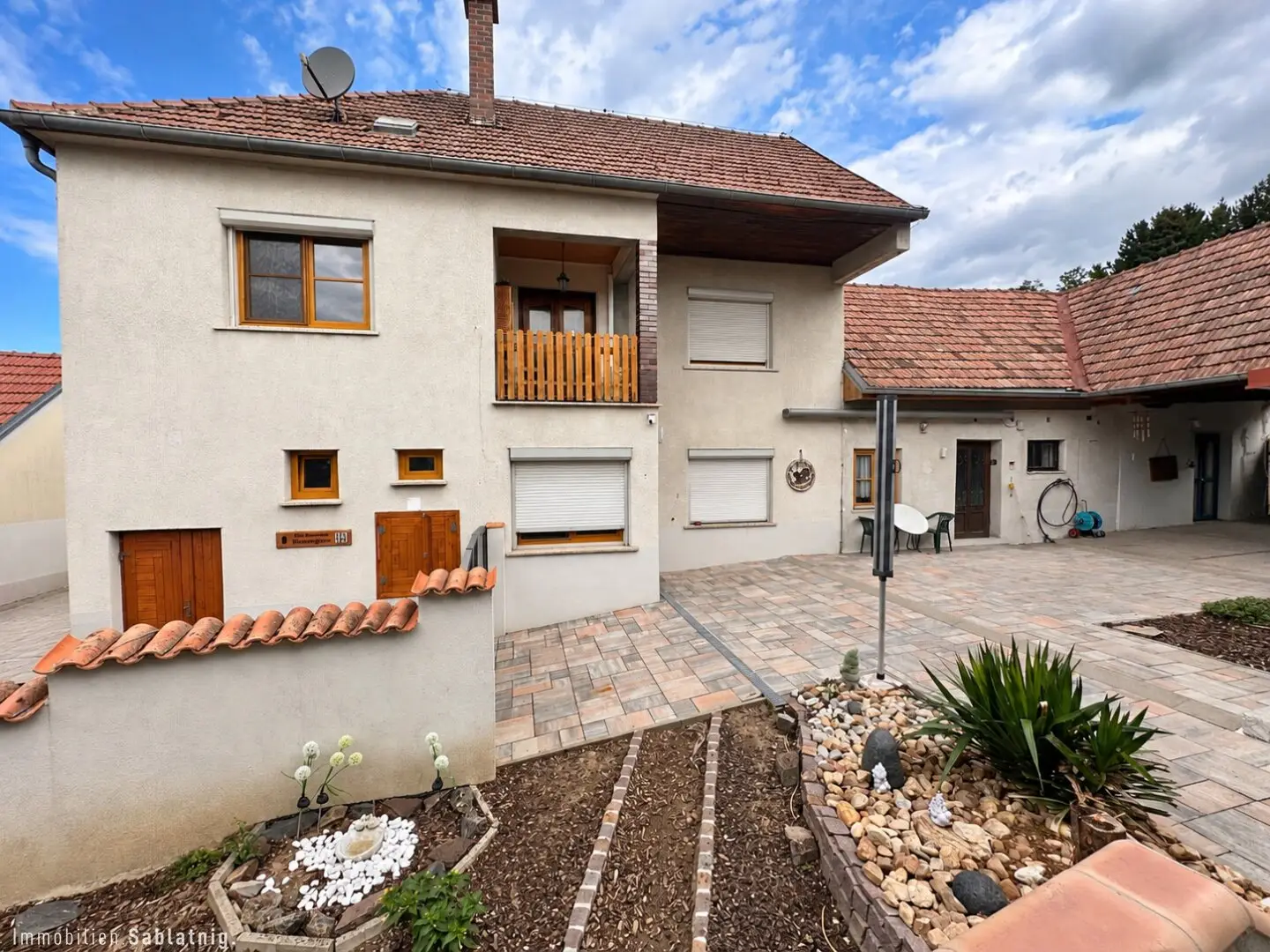 Großes Mehrfamilienhaus in Stoob mit Garten, Terrasse, Garage – Top Zustand!