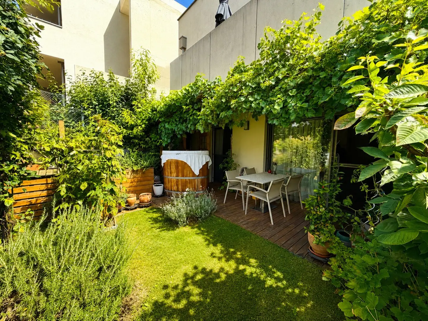 GARTENLIEBE TRIFFT CITY-LIFE | NEUBAU | ca. 67 m² NFL | 2 Zimmer | Terrasse ca. 10 m² |  Garten ca. 19 m²  | Garage | Infrarotkabine  |  BARRIEREFREI