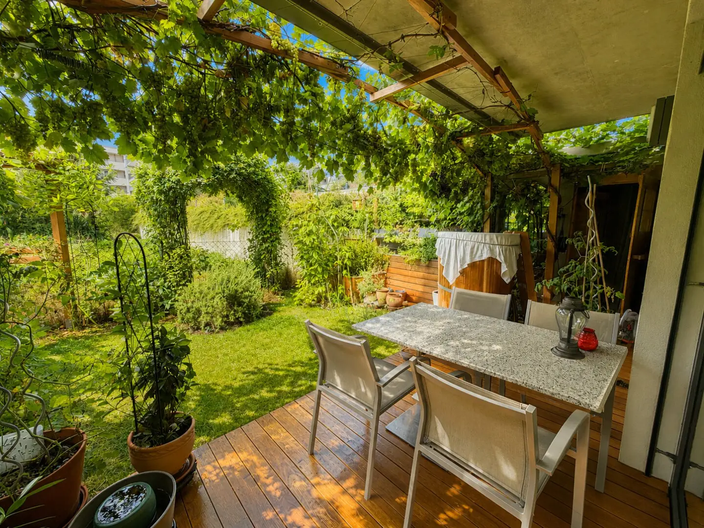 GARTENLIEBE TRIFFT CITY-LIFE | NEUBAU | ca. 67 m² NFL | 2 Zimmer | Terrasse ca. 10 m² |  Garten ca. 19 m²  | Garage | Infrarotkabine  |  BARRIEREFREI