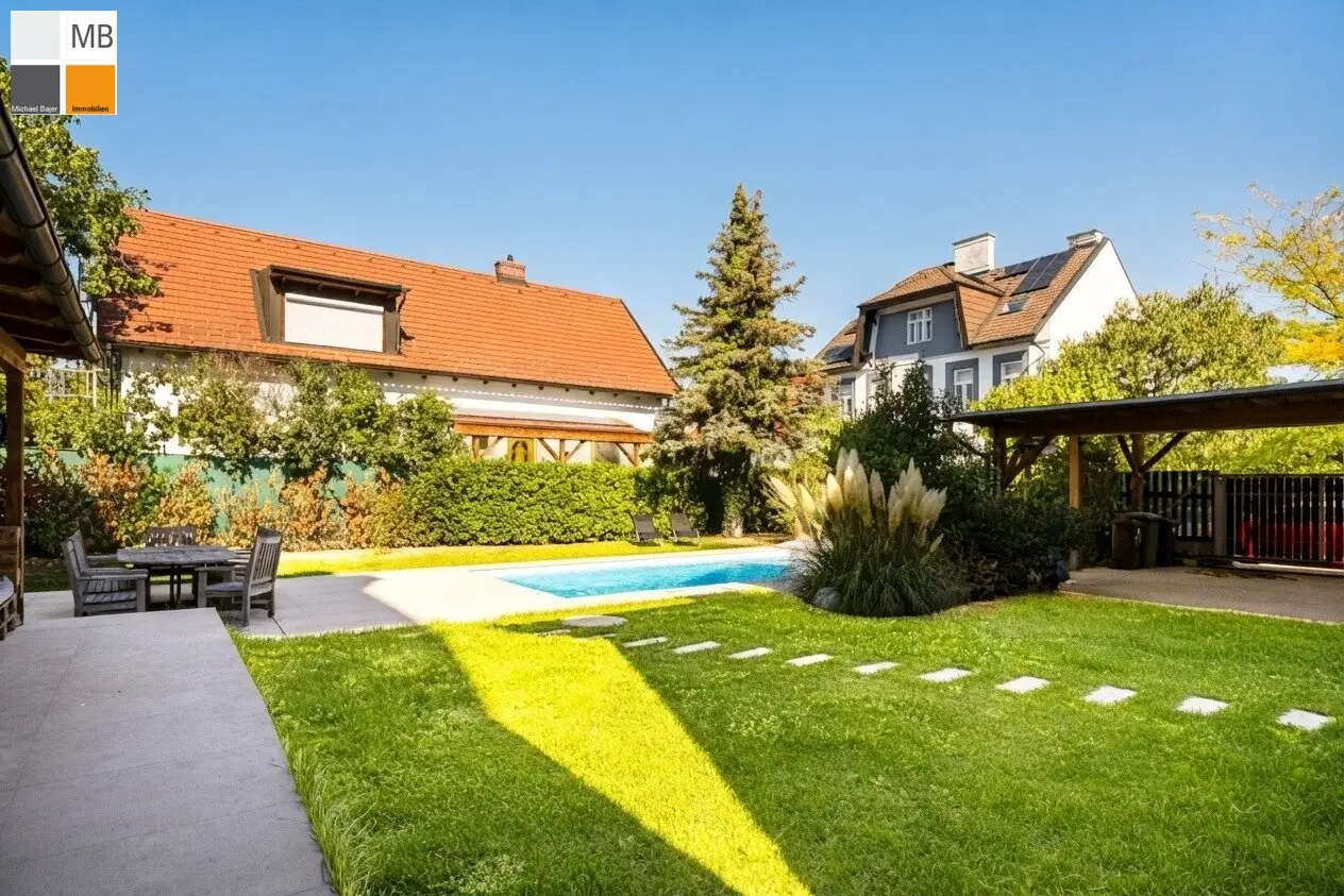 Historic Elegance Meets Modern Flexibility | Villa with Pool, Garden and Own Practice Area I MB IMMOBILIEN