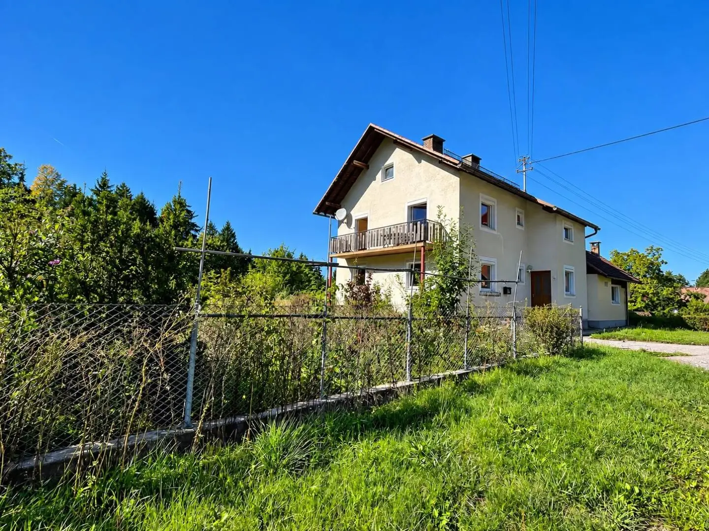 Großzügiges Anwesen auf 1.576 m² Grund – Wohnen mit Weitblick, Gartenidylle und besonderem Charakter