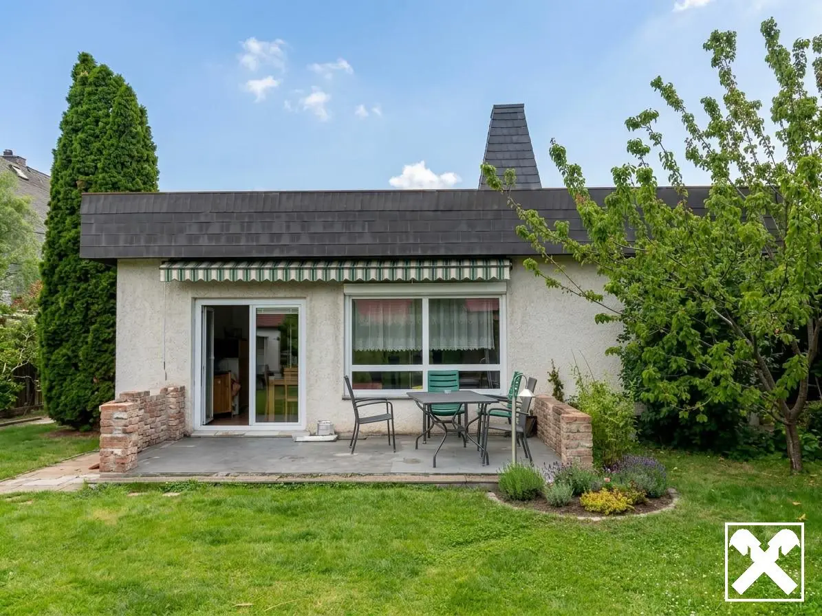 Bright family apartment with pool in a quiet location