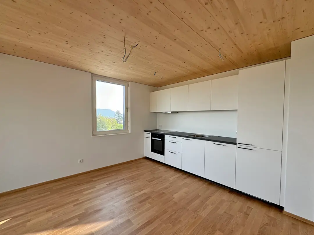 Hochwertige Wohnung mit Miele Küche und Balkon