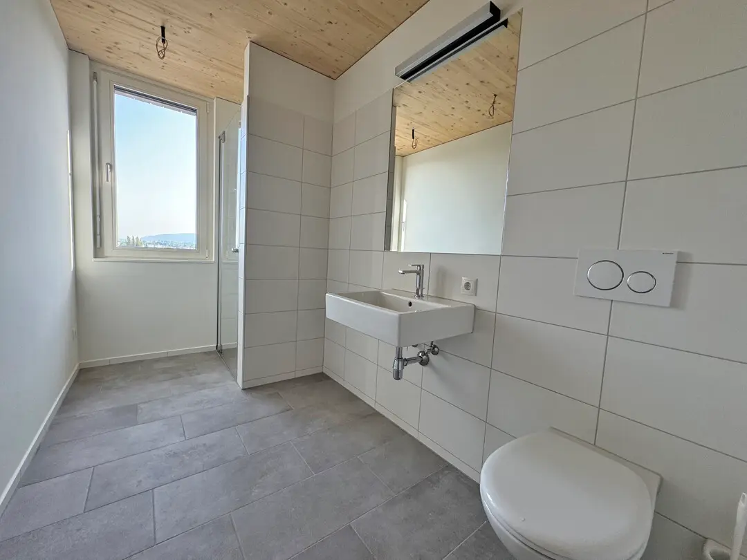 Hochwertige Wohnung mit Miele Küche und Balkon