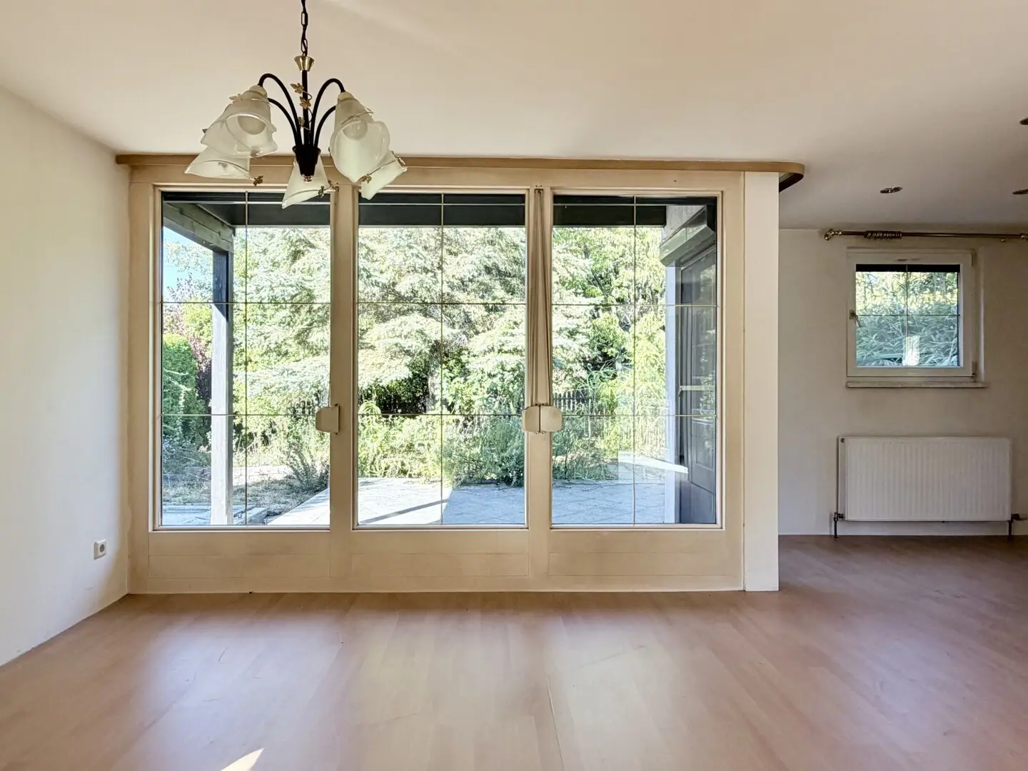 Ganzjährig bewohnbares Kleingartenhaus auf Eigengrund in Favoriten | 427 m² Grund | Pool | Vollunterkellert